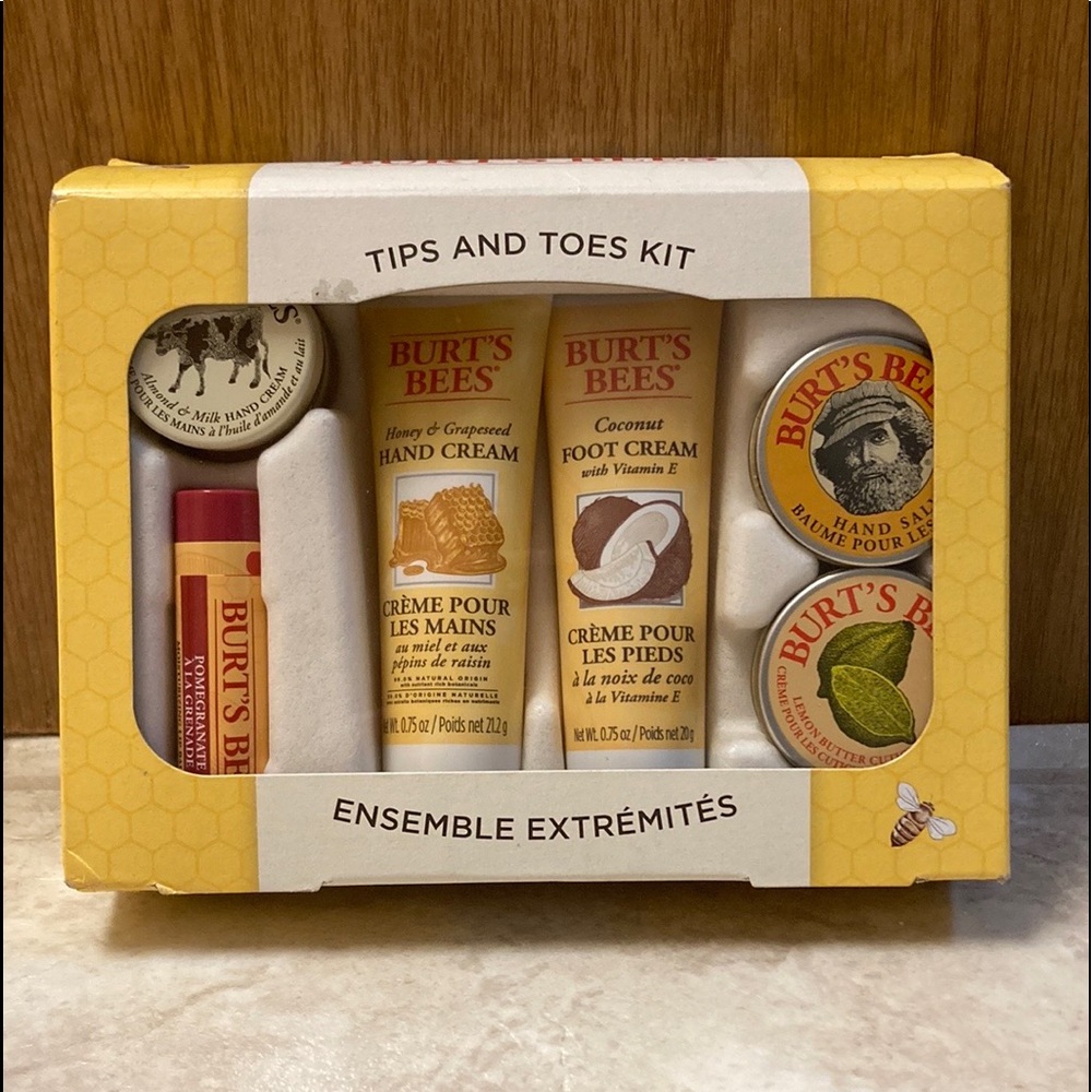 *SOLD* Burt's Bees Gift Set - Tips and Toes Travel Kit - Picture 3 of 3